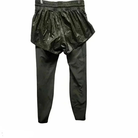 Athleta green leopard Rainier leggings/shorts sz XS - Picture 2 of 5